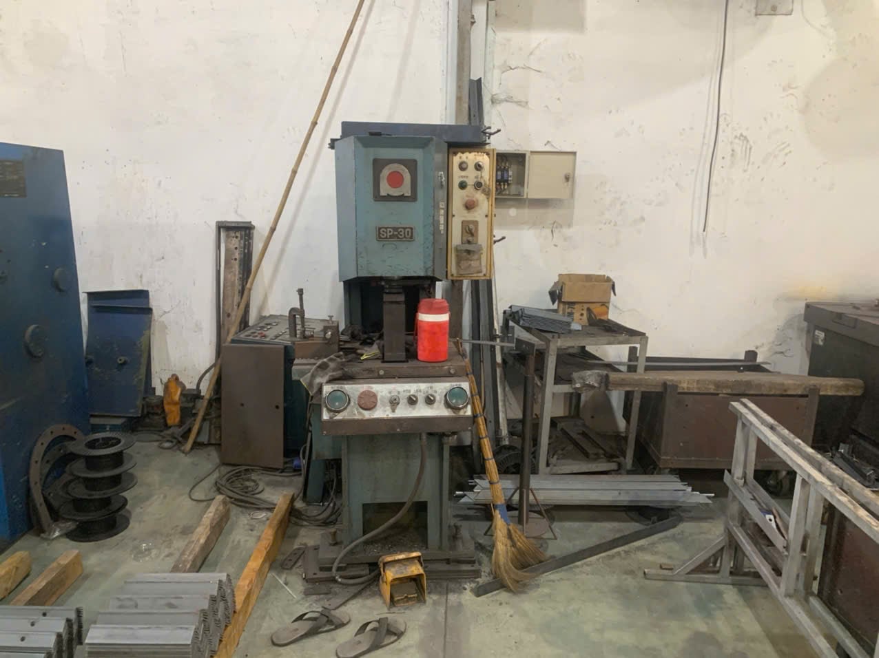 Punching machine 1.jpg